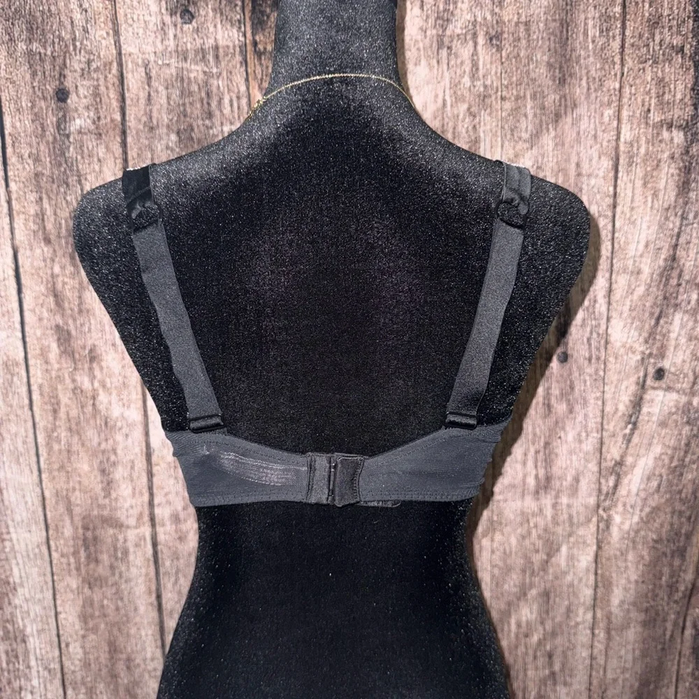 Victoria’s Secret push-up bra🖤